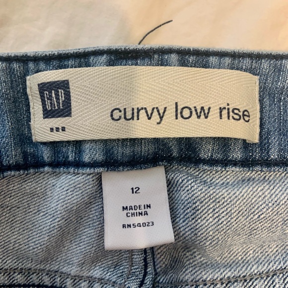 GAP curvy low rise size 12 capris - Picture 3 of 3